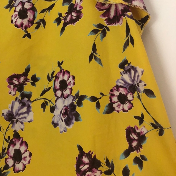 Route 3 brand yellow floral blouse in excellent condition! Gorgeous! Size M - Picture 3 of 4